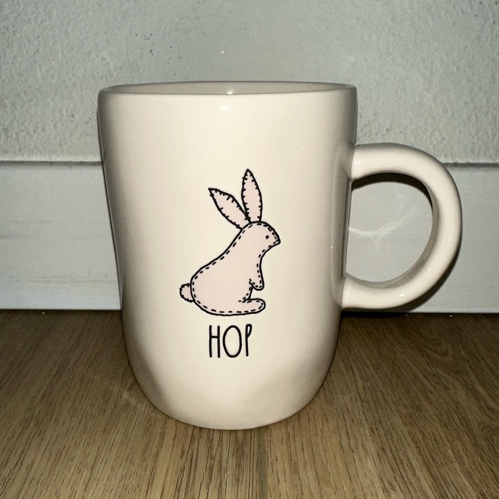 RAE DUN HOP(with bunny) COFFEE TEA COCOA MUG